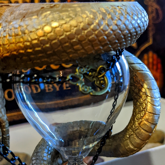 Goth Cameo Woman with Owl - Picture 3 of 8